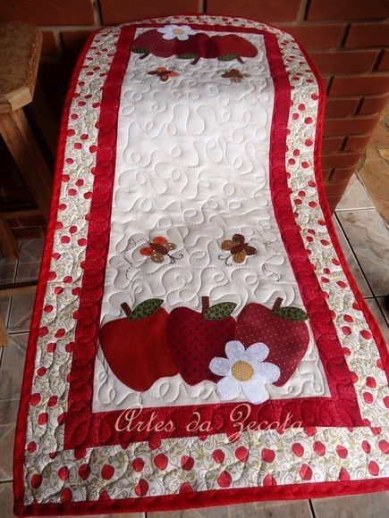Apple CLA080424057 Quilted Table Runner