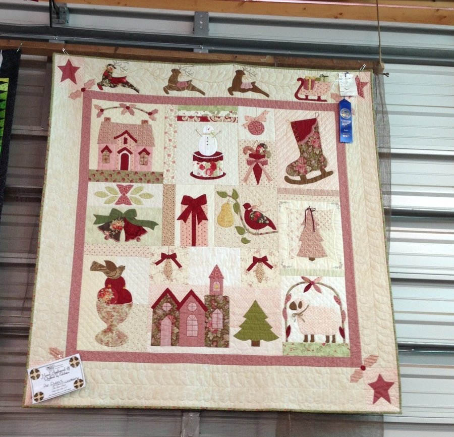 A Vintage Christmas CLA0111008Q Quilt Blanket