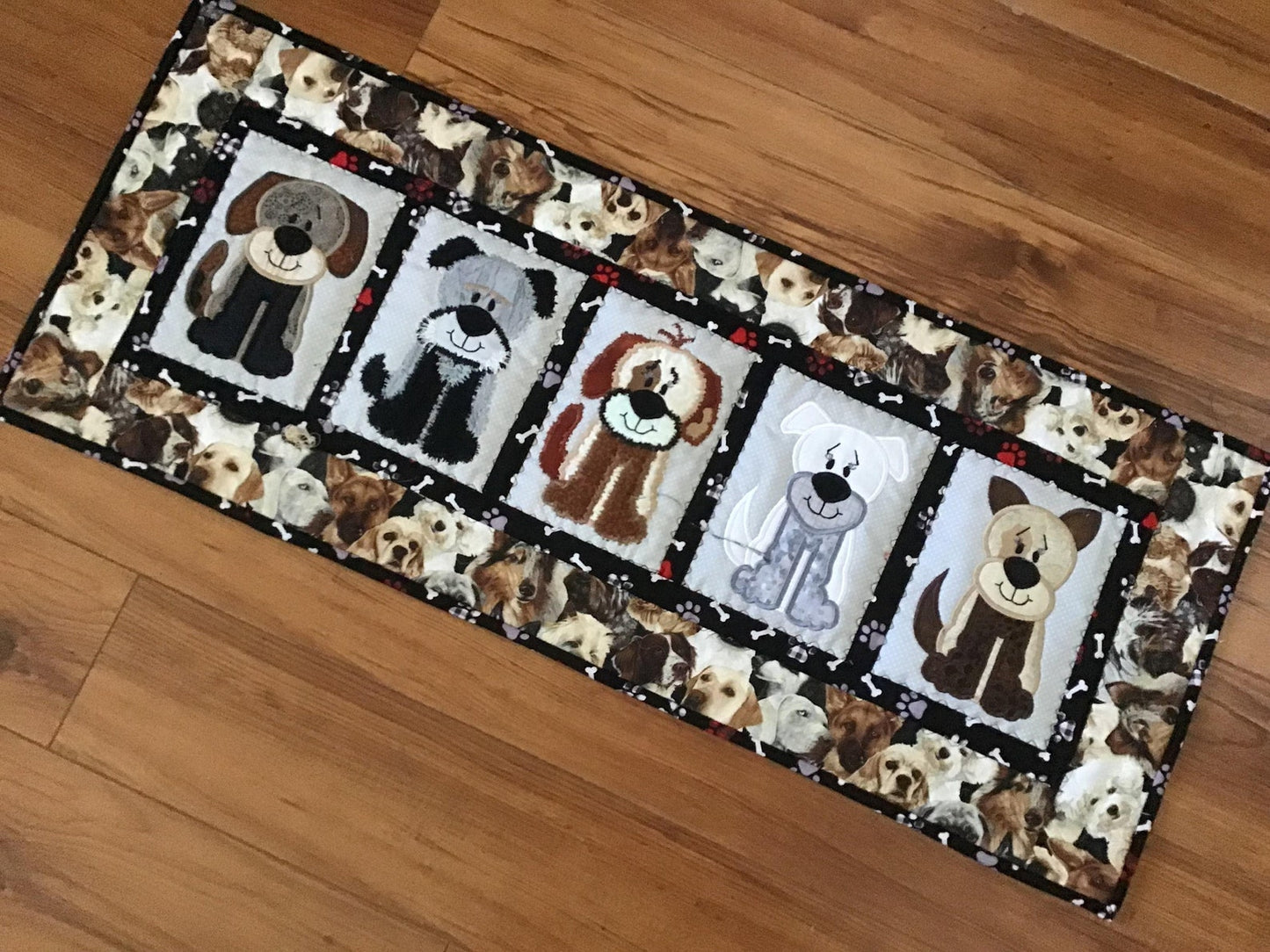 Dogs CLA150324084 Quilted Table Runner