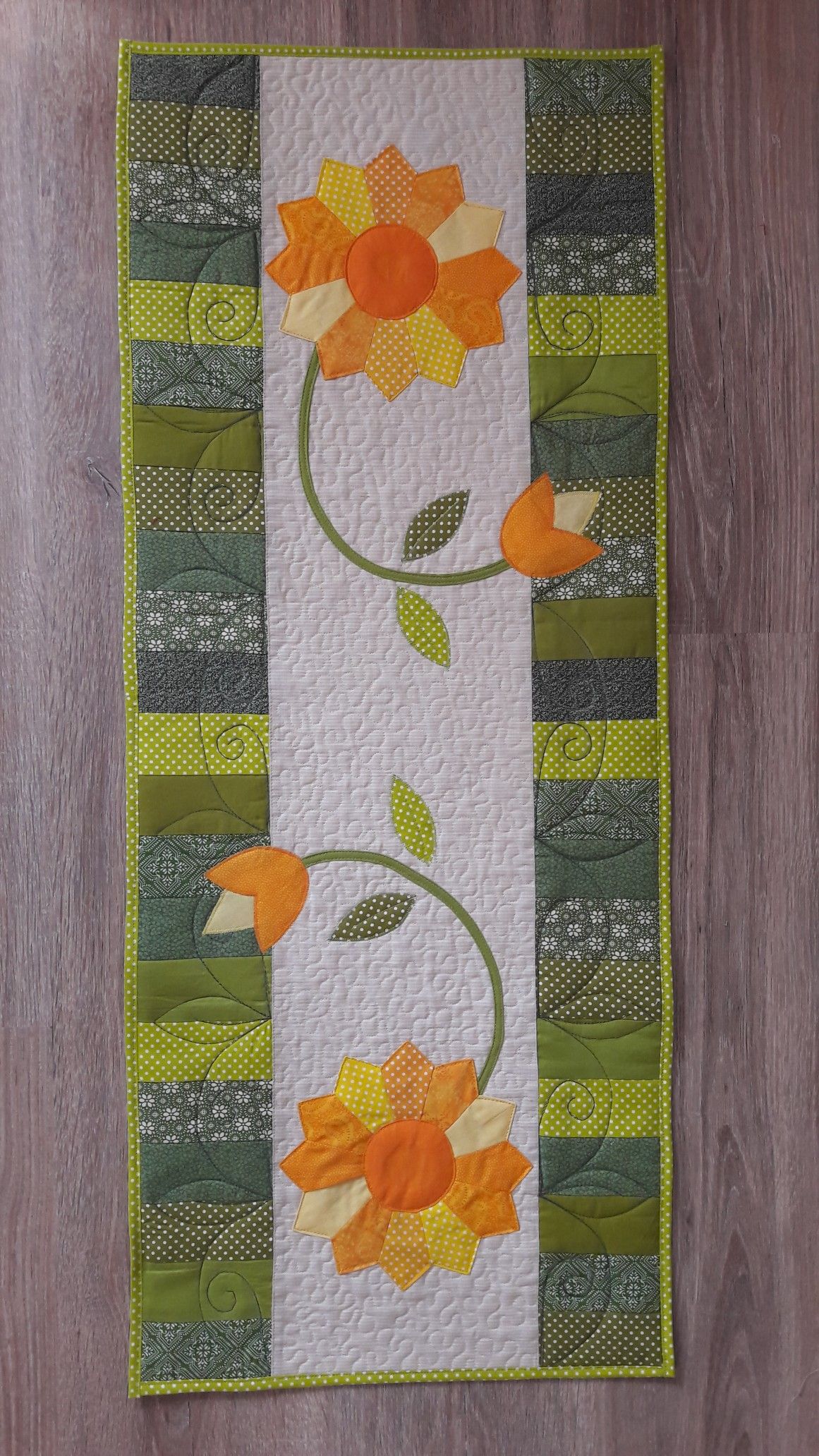 Flower CLA080424059 Quilted Table Runner