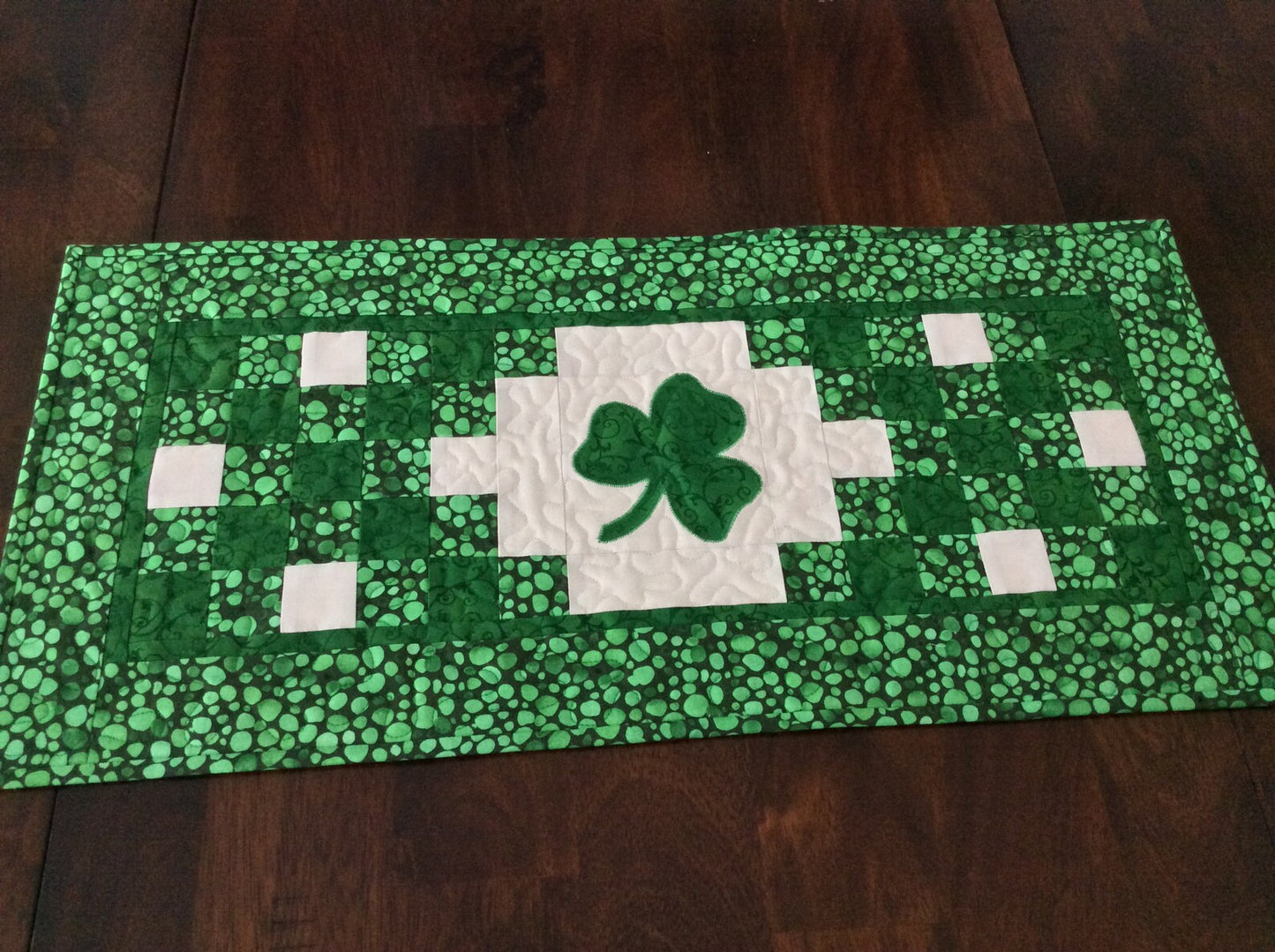 Shamrock CLA240424005 Quilted Table Runner