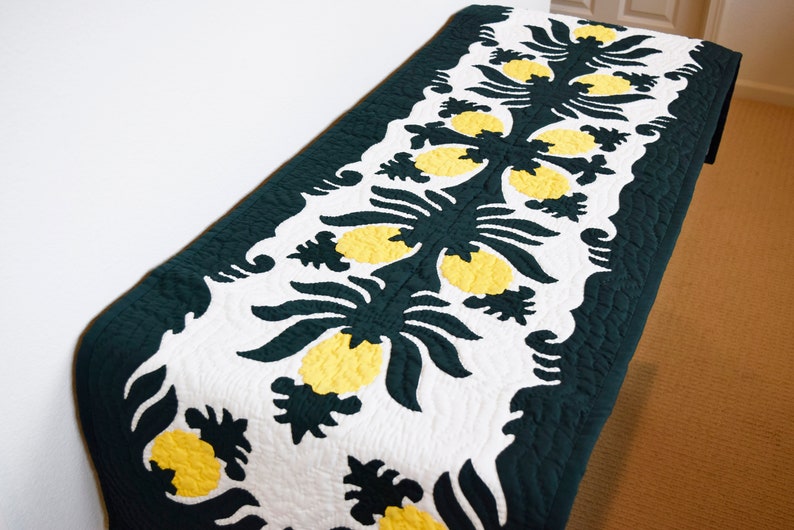 Hawaiian Pineapple CLDY180624057 Quilted Table Runner