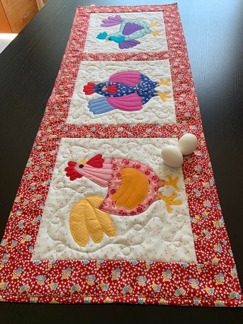 Chicken CLDY180624063 Quilted Table Runner