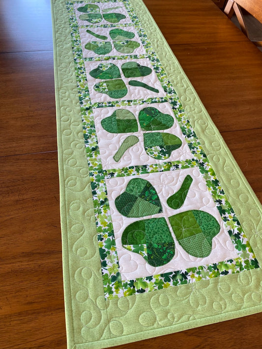 Shamrock CLDY180624075 Quilted Table Runner