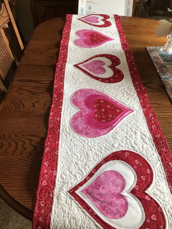 Heart CLA140324057 Quilted Table Runner