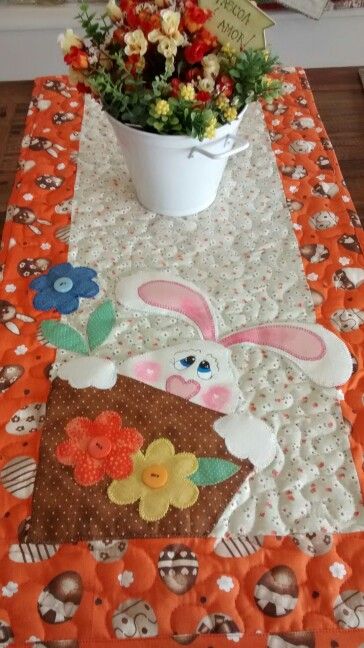 Bunny CLA28122319 Quilted Table Runner