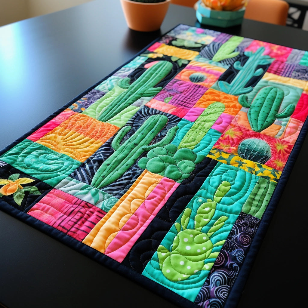 Cactus TAI201223071 Quilted Table Runner