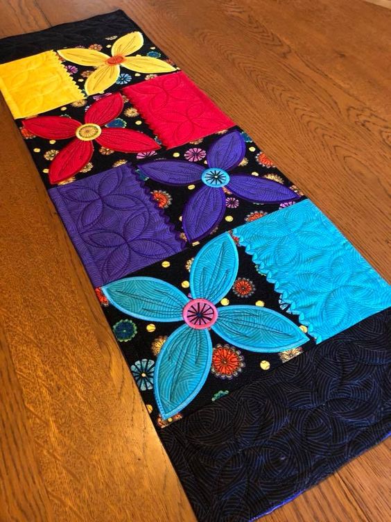 Flower CLA150324179 Quilted Table Runner