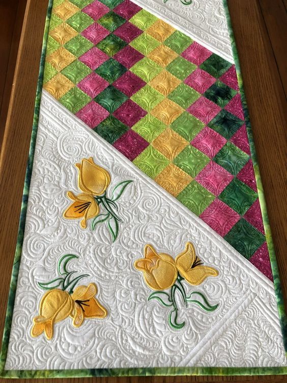 Tulip CLA150324146 Quilted Table Runner