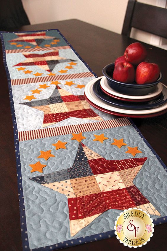 Star CLA271223042 Quilted Table Runner