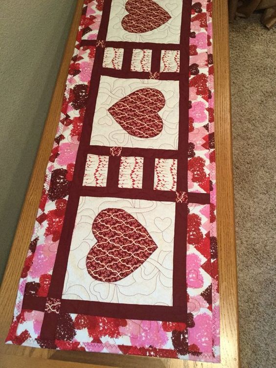 Heart CLA140324058 Quilted Table Runner