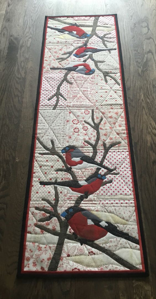 Bird CLA25122307 Quilted Table Runner