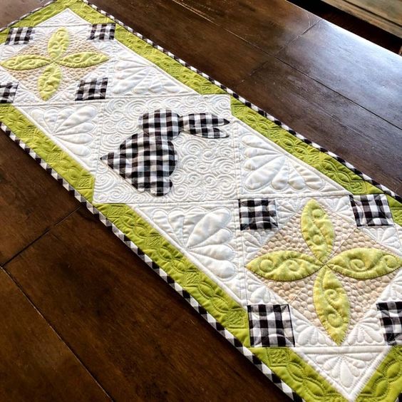 Bunny CLA130324139 Quilted Table Runner