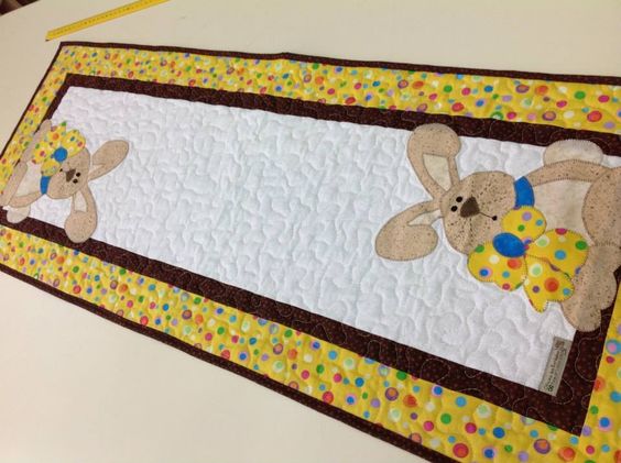 Rabbit CLA271223035 Quilted Table Runner