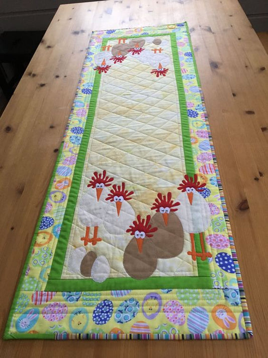 Chicken CLA201223100 Quilted Table Runner