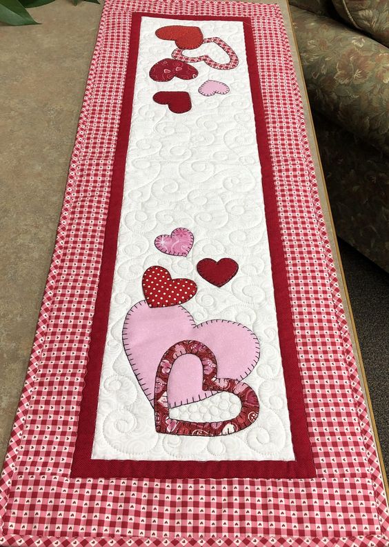 Heart CLA140324060 Quilted Table Runner