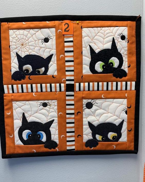 Black Cat CLA120324196 Quilted Placemats