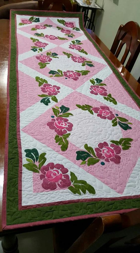 Flower CLA23112308 Quilted Table Runner