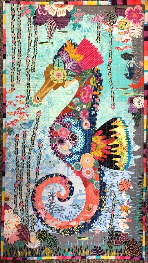 Seahorse CLA040124385 Quilted Table Runner