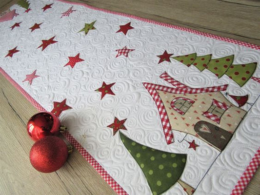 Christmas Houses CLA140324101 Quilted Table Runner