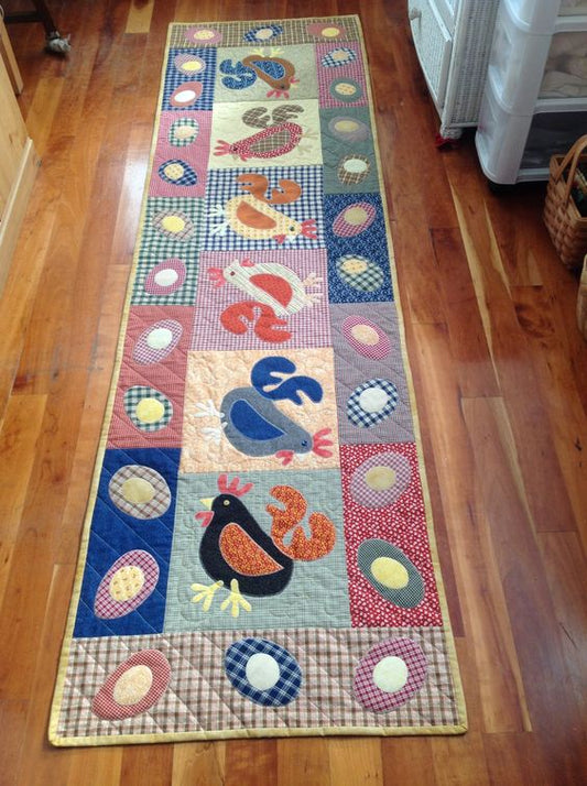 Chicken CLA201223034 Quilted Table Runner