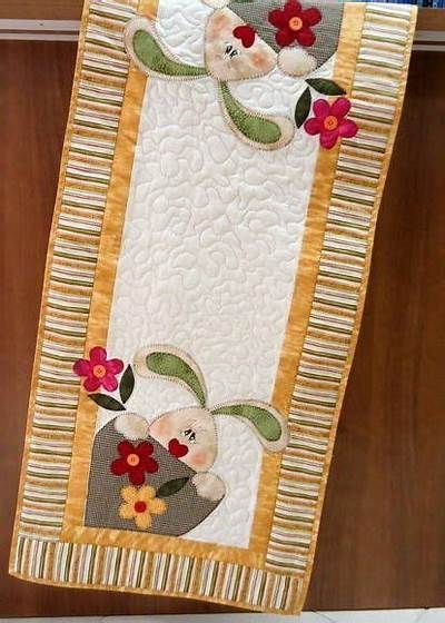 Bunny CLA201223105 Quilted Table Runner