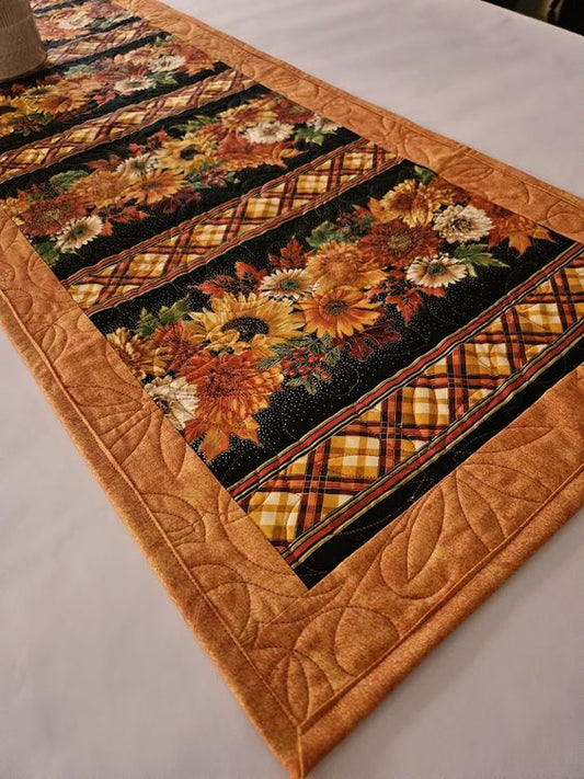 Sunflower CLA16112359 Quilted Table Runner