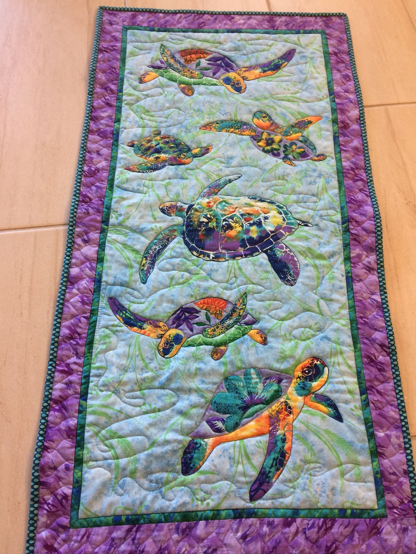 Turtle CLA150324193 Quilted Table Runner