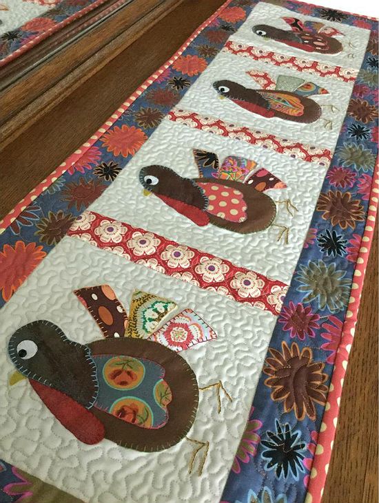 Chicken CLA21112355 Quilted Table Runner