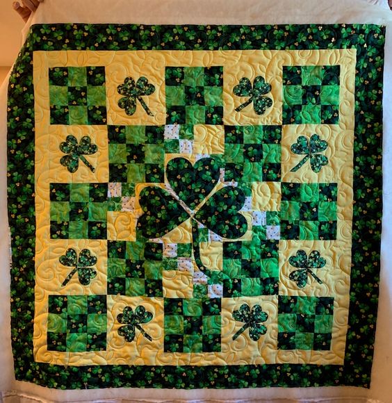 Shamrock St Patrick's Day CLA28122363 Quilt Blanket