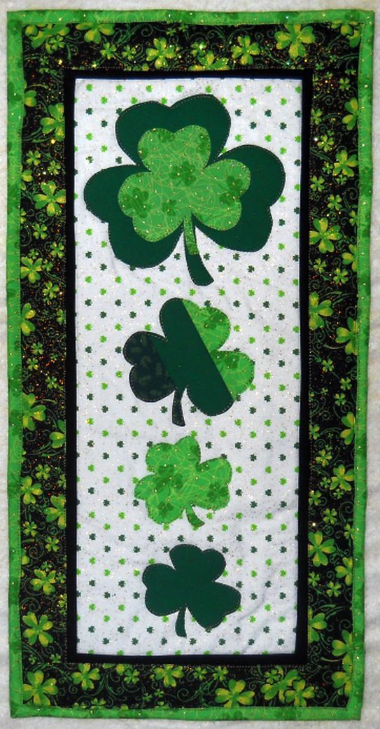 Shamrock CLA130324097 Quilted Table Runner