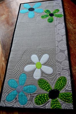 Flower CLA25122309 Quilted Table Runner