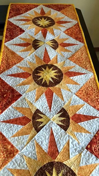 Sun CLA21112328 Quilted Table Runner