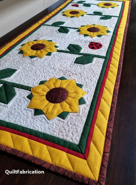 Sunflower TAI15112338 Quilted Table Runner