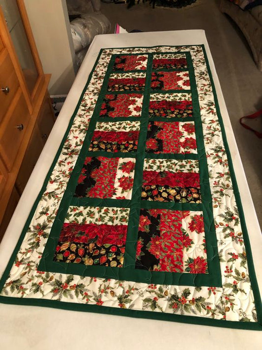 Christmas Pattern CLA20112365 Quilted Table Runner