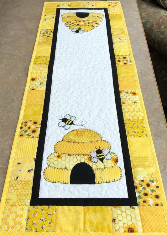 Bee Hive CLA140324080 Quilted Table Runner