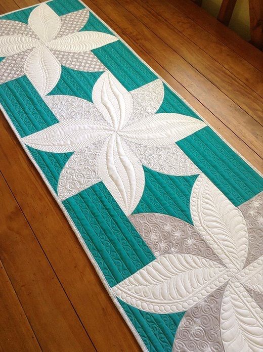 Flower CLA201223037 Quilted Table Runner