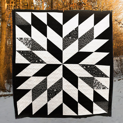 Black and White CLM200656 Quilt Blanket