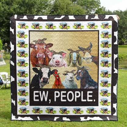 Cow Pig Animal Farm CL08110142MDQ Quilt Blanket