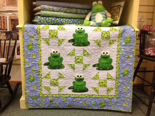 Frog CLA1210193Q Quilt Blanket