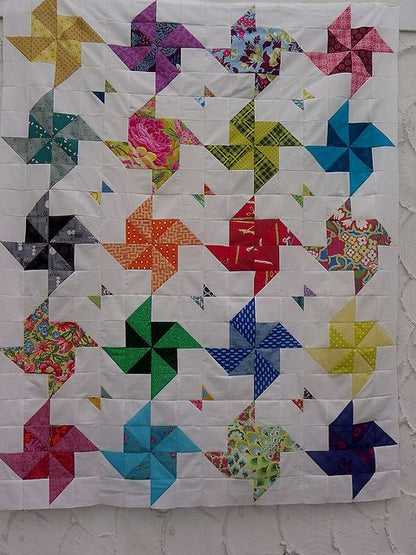 Pinwheel CLM200677 Quilt Blanket