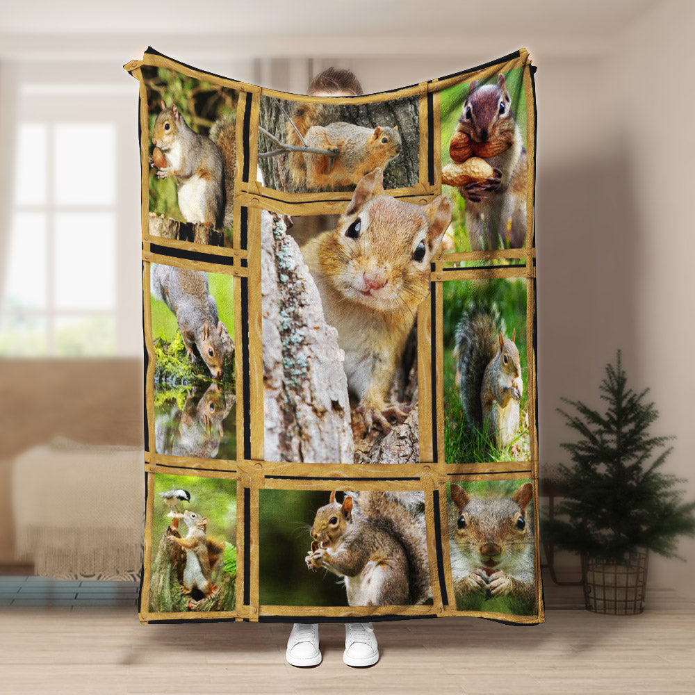 Squirrel CLA21100839F Sherpa Fleece Blanket