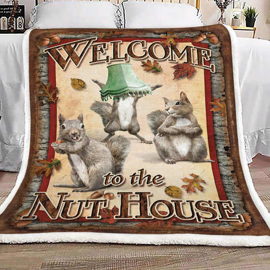 Squirrel TN0410160TT Sherpa Fleece Blanket
