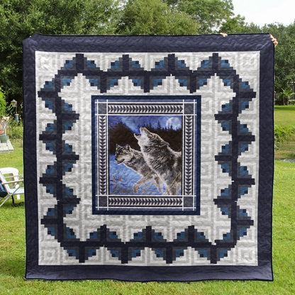 Wolf CLA1410618Q Quilt Blanket