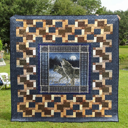 Wolf CLM0411332 Quilt Blanket