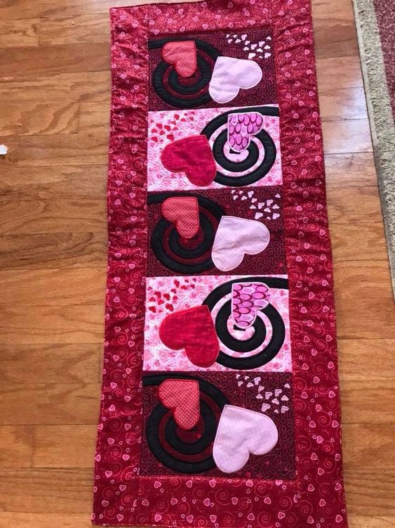 Heart CLA130324120 Quilted Table Runner