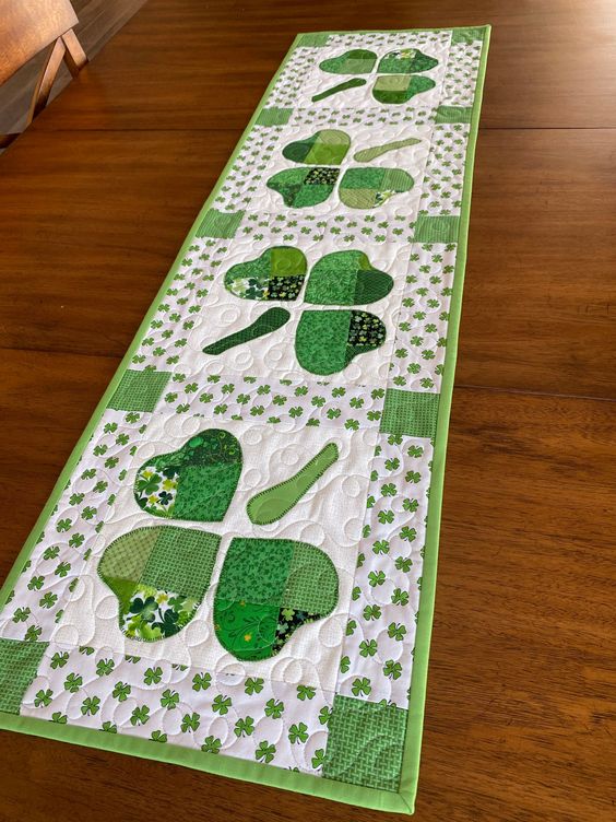 Shamrock CLA130324113 Quilted Table Runner