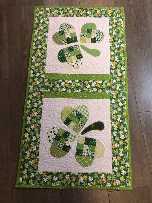 Shamrock CLA130324109 Quilted Table Runner