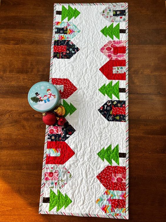 Houses CLA060123048 Quilted Table Runner