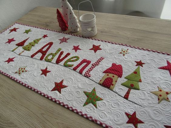 Christmas Houses CLA140324105 Quilted Table Runner